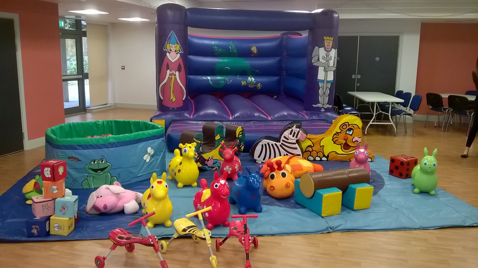 bouncy castle and soft play hire